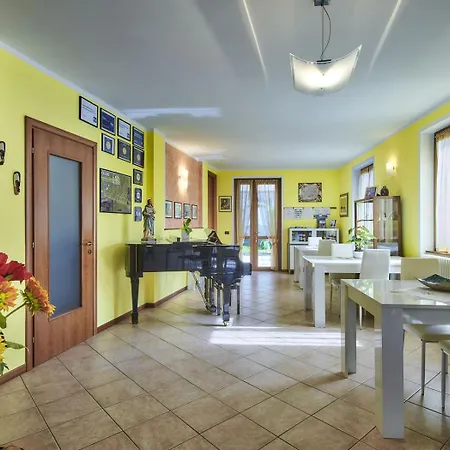 B&b-foresteria Casa Della Musica מנדלו דל לאריו