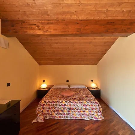 B&b-foresteria Casa Della Musica מנדלו דל לאריו