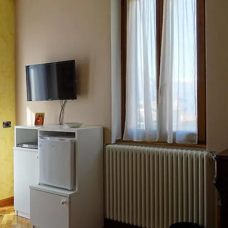 לינה וארוחת בוקר B&b-foresteria Casa Della Musica מנדלו דל לאריו